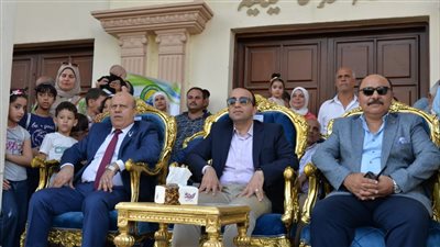 نائب محافظ الإسماعيلية يشارك المواطنين فرحتهم بكرنفال الربيع (صور)