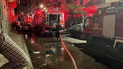 5 سيارات إطفاء تسيطر علي حريق جراج بالإسكندرية