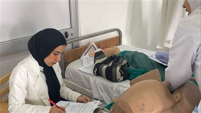 1695 طالبا يؤدون الامتحانات العملية والشفوية بتمريض القناة (صور)