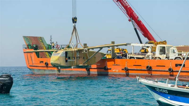 إغراق طائرة تحت الماء
