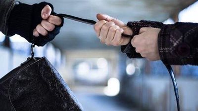 النيابة تستمع لأقوال ضحية لص سرقة الحقائب من السيارات بالساحل 