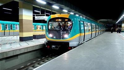 قبل ساعات قليلة من انطلاق أول قطار، رفع الحواجز وإزالة المصدات من شوارع وادي النيل وجامعة الدول تمهيدا لافتتاح محطات المترو الجديدة غدا (فيديو وصور)