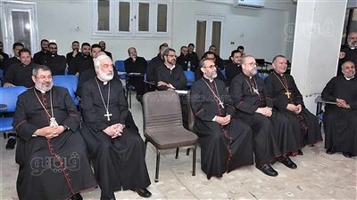 مطارنة وأساقفة كاثوليك يشاركون بندوة تنموية مكثفة للكهنة الجدد في المنيا (صور)