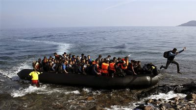 عقوبة الاشتراك في شبكات تهريب اللاجئين العابرة للحدود 