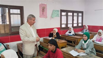 وكيل تعليم دمياط يتابع سير امتحانات النقل (صور)