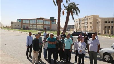 جولة مكوكية لمحافظ الوادي الجديد في واحة الخارجة 