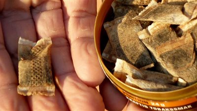 ضبط أطنان من التبغ المخلوط بـ مواد البناء في السعودية (فيديو)