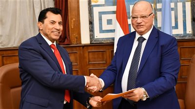 وزير الشباب يناقش مع محافظ القاهرة خطة تطوير المنشآت الرياضية 