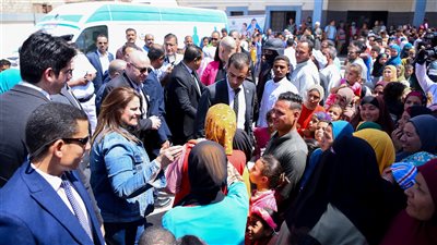  سفيرة الهجرة تتفقد قافلة مؤسسة راعي مصر الطبية في بني سويف