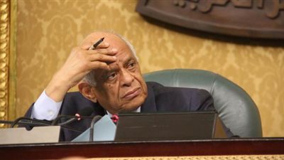 عبد العال ينتقد مشهد الزحام على تحليل كورونا.. والحكومة: تم حل الأزمة