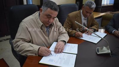 محافظ البحر الأحمر يوقع بروتوكول تعاون مع هيئة تنمية الصعيد | صور