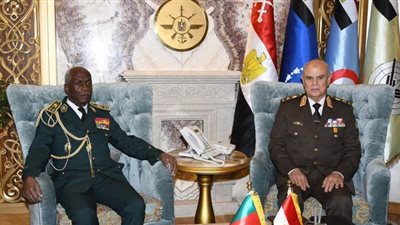 الفريق محمد فريد يلتقى رئيس أركان القوات المسلحة الكاميرونية
