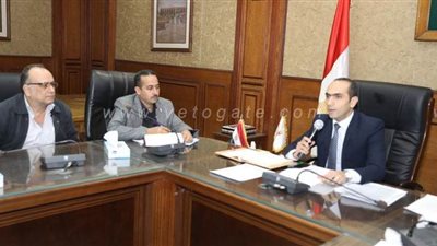 نائب محافظ سوهاج يناقش خطة مبادرة حياة كريمة لـ35 قرية