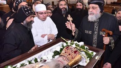 البابا تواضروس يترأس القداس بدير الأنبا بيشوي بحضور جثمان الأنبا صرابامون