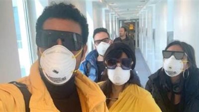 عمرو سعد وفيفي عبده بالكمامة: 