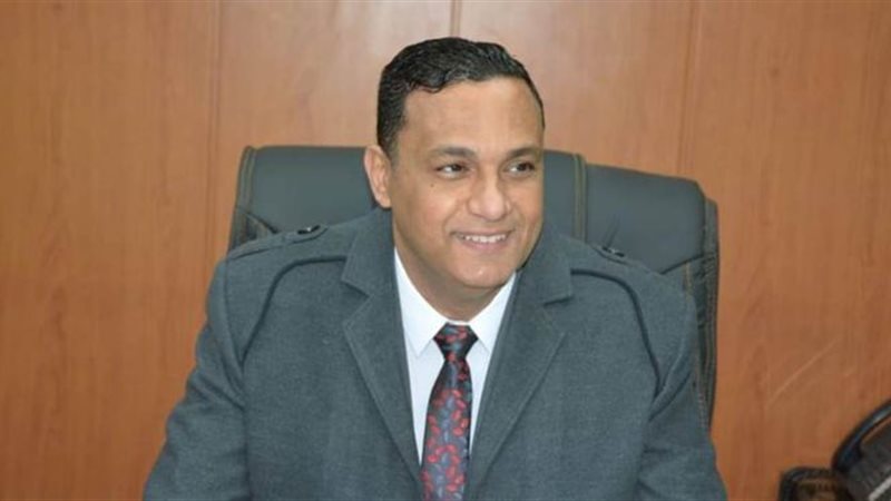 الدكتور أيمن مختار