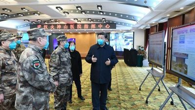 الرئيس الصينى يزور أكبر مستشفى لعلاج مصابى كورونا فى ووهان | صور