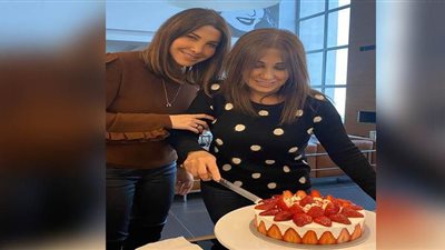 نانسي عجرم تحتفل بعيد ميلاد والدتها