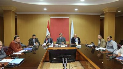 محافظ كفر الشيخ يناقش قرارات جهاز تنمية المناطق الصناعية