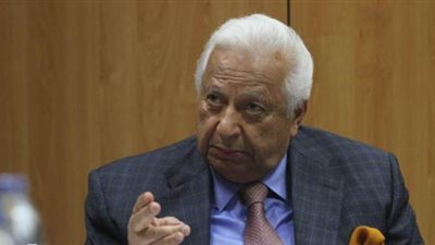 أحمد عكاشة عن 