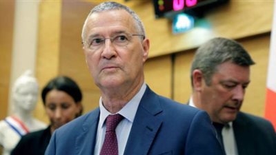 وضع مدير مكتب الرئيس الفرنسي قيد الحجر الصحي