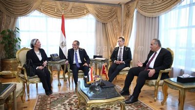 تعاون بين “الاتصالات” و”البيئة” لدعم صناعات إعادة تدوير المخلفات الإلكترونية بمصر