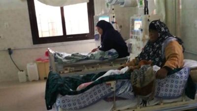 غضب مرضى الغسيل الكلوي لعدم وجود طبيب وتراكم النفايات الطبية بمركز محلة دياي بكفر الشيخ | صور