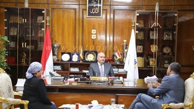 محافظ قنا يلتقي مدير برنامج الأغذية العالمي | صور