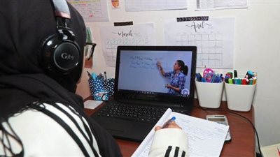 تداول صور لطلاب الإمارات بعد قرار التعليم عن بعد بسبب كورونا