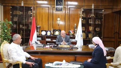 محافظ قنا يبحث تفعيل بروتوكول تعاون لإنشاء مركز معلومات متكامل لشبكات المرافق | صور