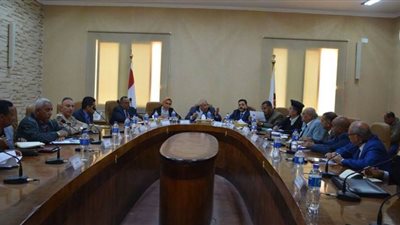 محافظ الوادى الجديد يأمر باتخاذ الإجراءات القانونية ضد المتقاعسين فى تقنين الأراضي