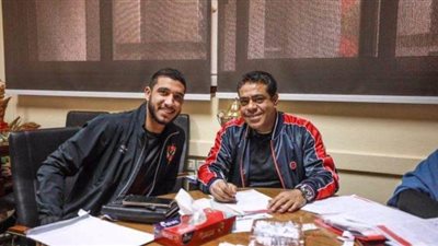 رامي ربيعة يتقدم بأوراقه للحصول على عضوية الأهلي