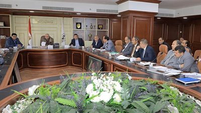 محافظ بني سويف يوجه بمراجعة مخرات السيول تحسبا لتقلبات الطقس