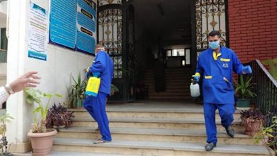 جامعة سوهاج تنفذ خطة لمواجهة فيروس كورونا والتعقيم للمدن الجامعية