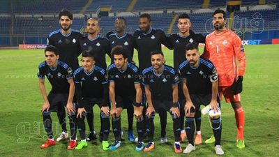 الفار يمنح بيراميدز ركلة جزاء ليتقدم بهدف أمام إنبي