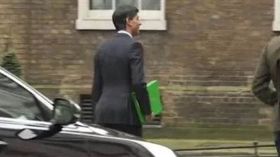 اتهامات لوزير الخزانة البريطاني باستخدام السحر| فيديو وصور