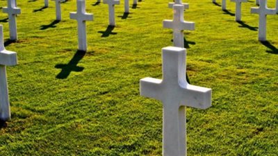 ممثل إيطالي يستجدي المواطنين من أجل دفن شقيقته وسط مخاوف من كورونا| فيديو