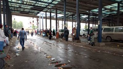 اختفاء سيارات الأجرة في مواقف القاهرة والجيزة بسبب الطقس السيئ | صور