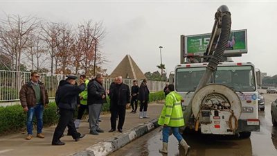 3 خطوط هواتف للإبلاغ عن تجمعات مياه الأمطار بالقاهرة
