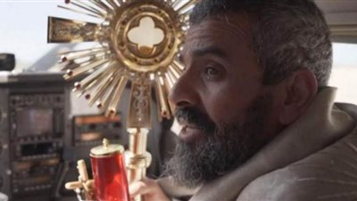 كاهن لبناني يستأجر طائرة خاصة للدعاء لمجابهة كورونا