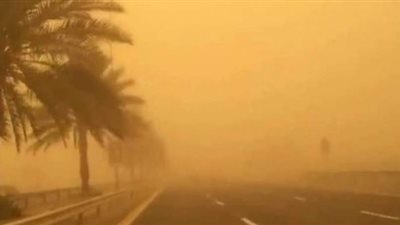 منخفض التنين يهاجم 10 دول.. أمطار رعدية وسيول وعواصف  