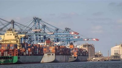 استمرار العمل داخل ميناء دمياط بشكل طبيعى