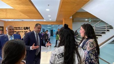 مساعد وزير التعليم العالي يشيد بمستوى الدراسة بجامعة هيرتفوردشاير بالعاصمة