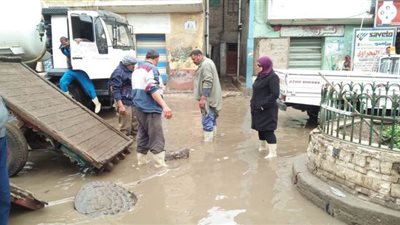 محافظ الدقهلية يتابع التعامل الفوري مع غرق الشوارع في مياه الأمطار