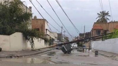 بسبب العاصفة.. سقوط عامودي إنارة دون وقوع إصابات بمدخل نادي بأسيوط