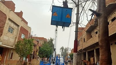 محافظ بني سويف مناشدا المواطنين: ابتعدوا عن أعمدة الإنارة عند سقوط الأمطار