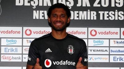 محمد النني يتجاهل استبعاده من معسكر الفراعنة استعدادا لتوجو