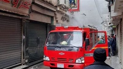 بسبب الطقس السىء.. حريق هائل يلتهم محتويات محل ملابس بالشرقية | فيديو