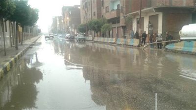 شوارع بني سويف تغرق في مياه الأمطار.. والمحافظ: قطعنا الكهرباء كإجراء احترازي | صور