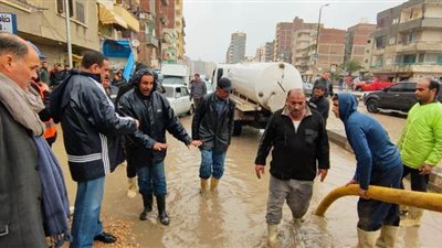 محافظ البحيرة يتابع عمليات رفع الأمطار الغزيرة ميدانيا | وصور